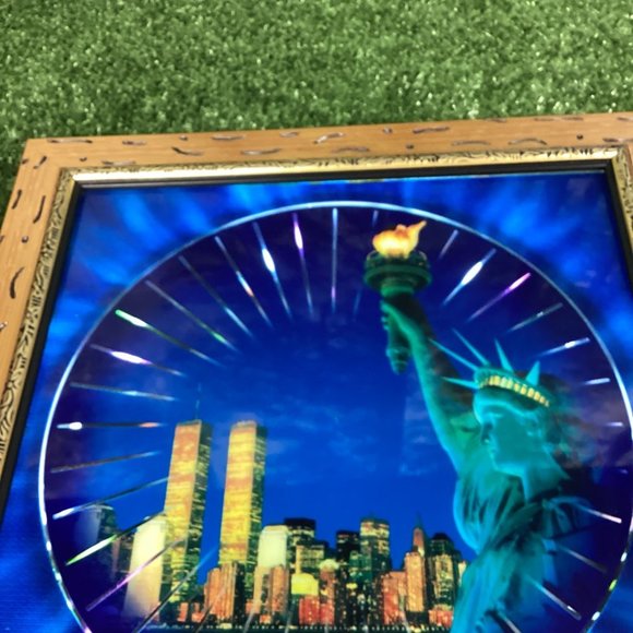 Vintage Motion & Lights Statue of Liberty Picture with Frame - Picture 4 of 12